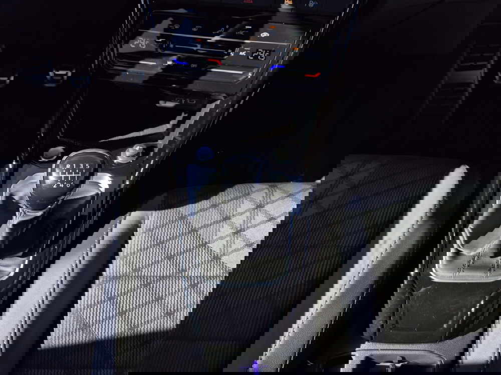 Volkswagen T-Roc usata  (10)