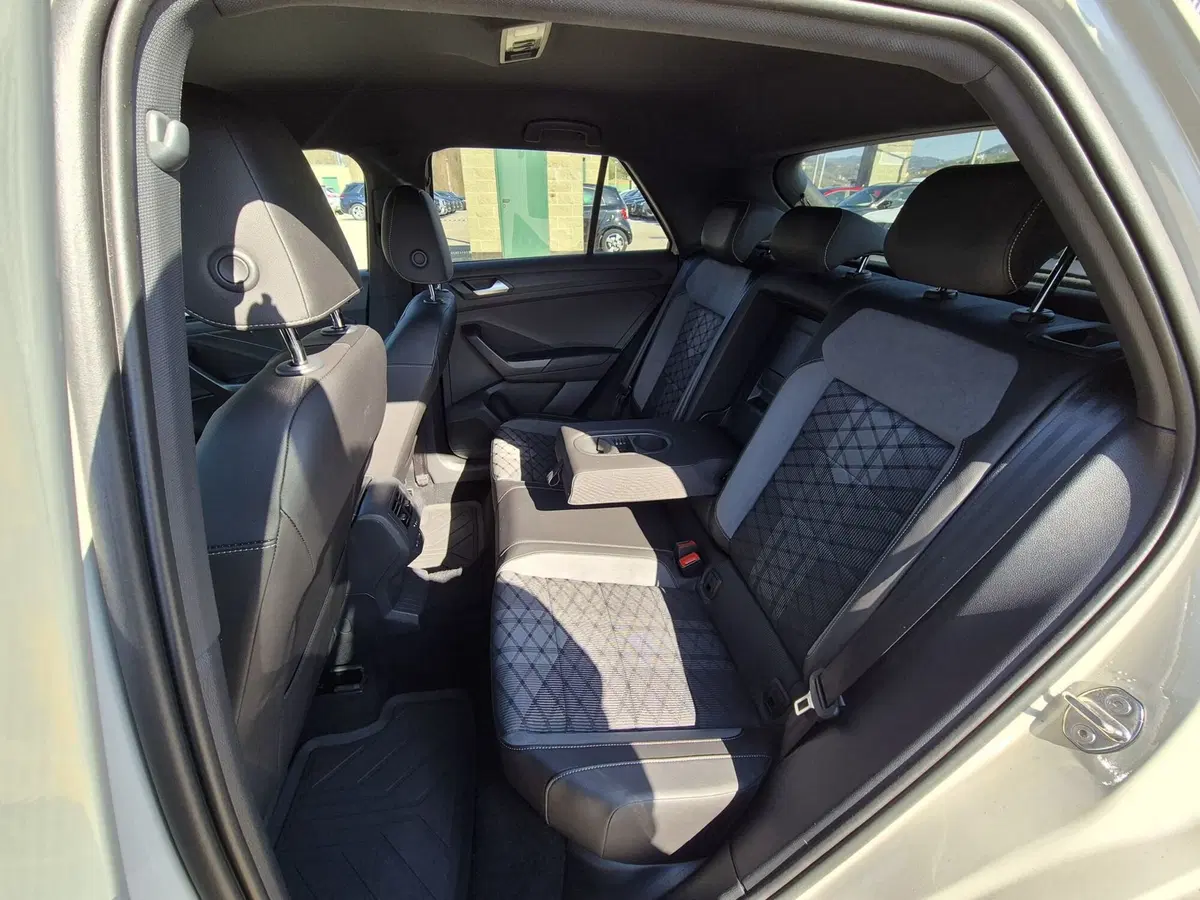Volkswagen T-Roc usata  (19)