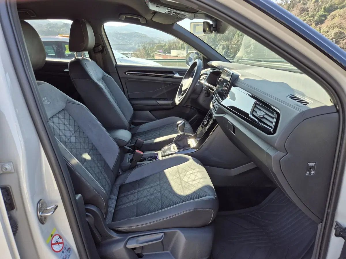 Volkswagen T-Roc usata  (9)