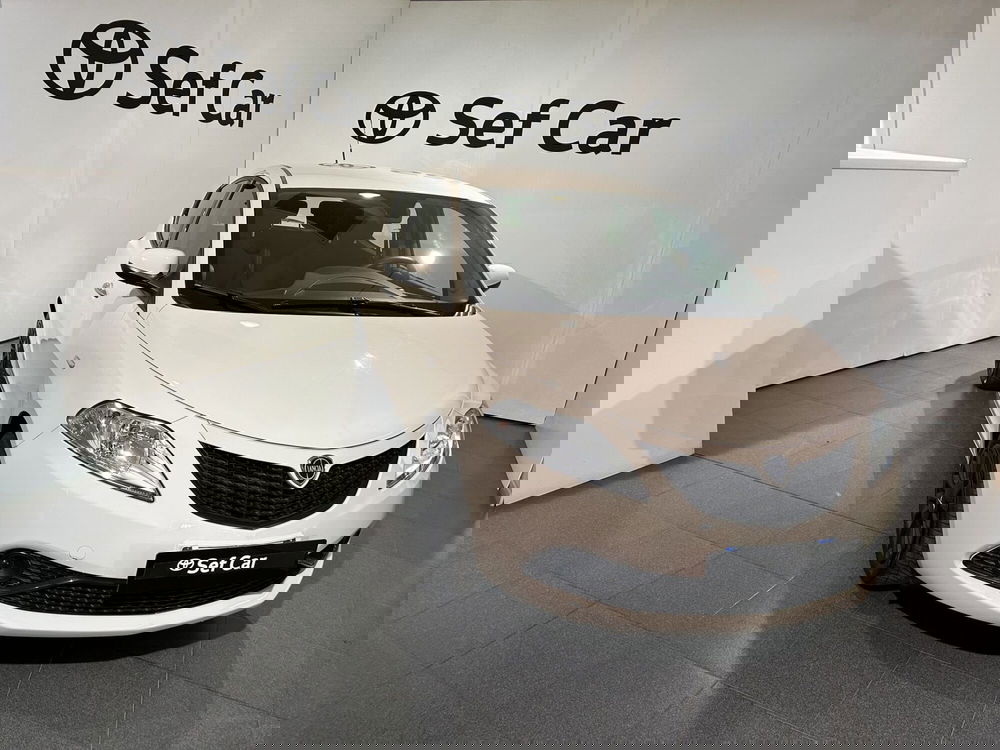 Lancia Ypsilon usata a Milano (3)