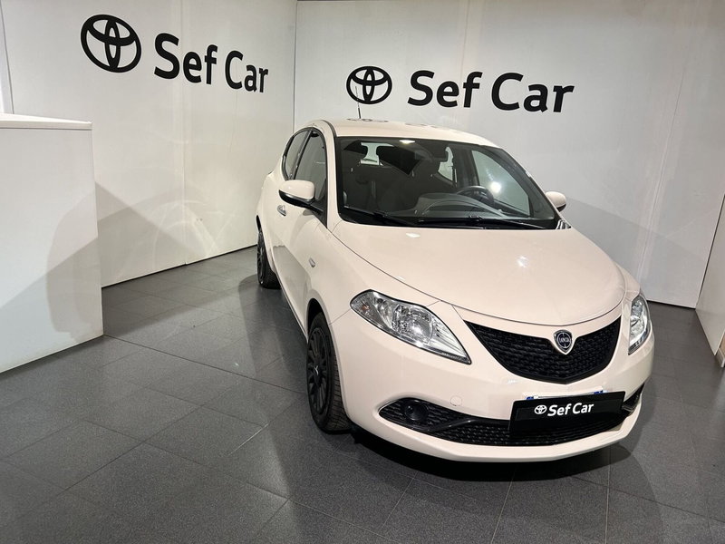 Lancia Ypsilon usata a Milano (3)