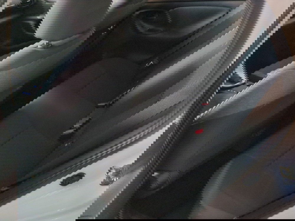Toyota Yaris usata a Milano (12)