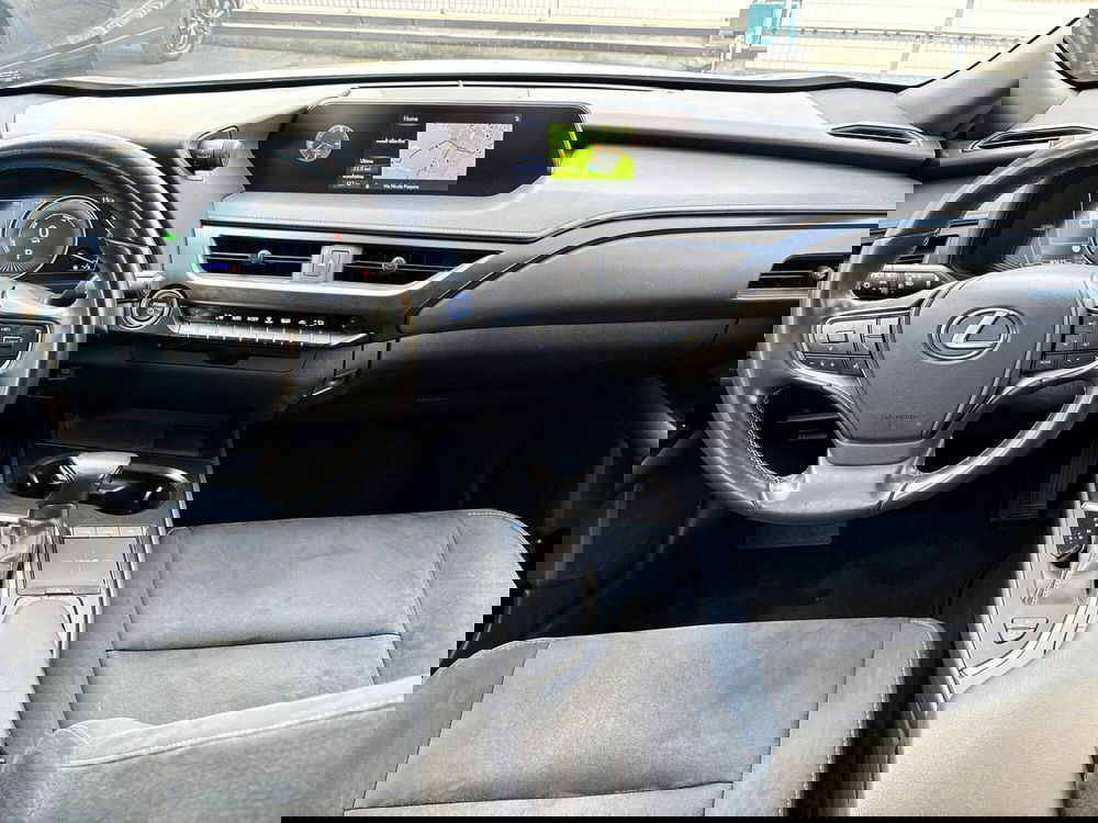 Lexus UX usata a Modena (11)
