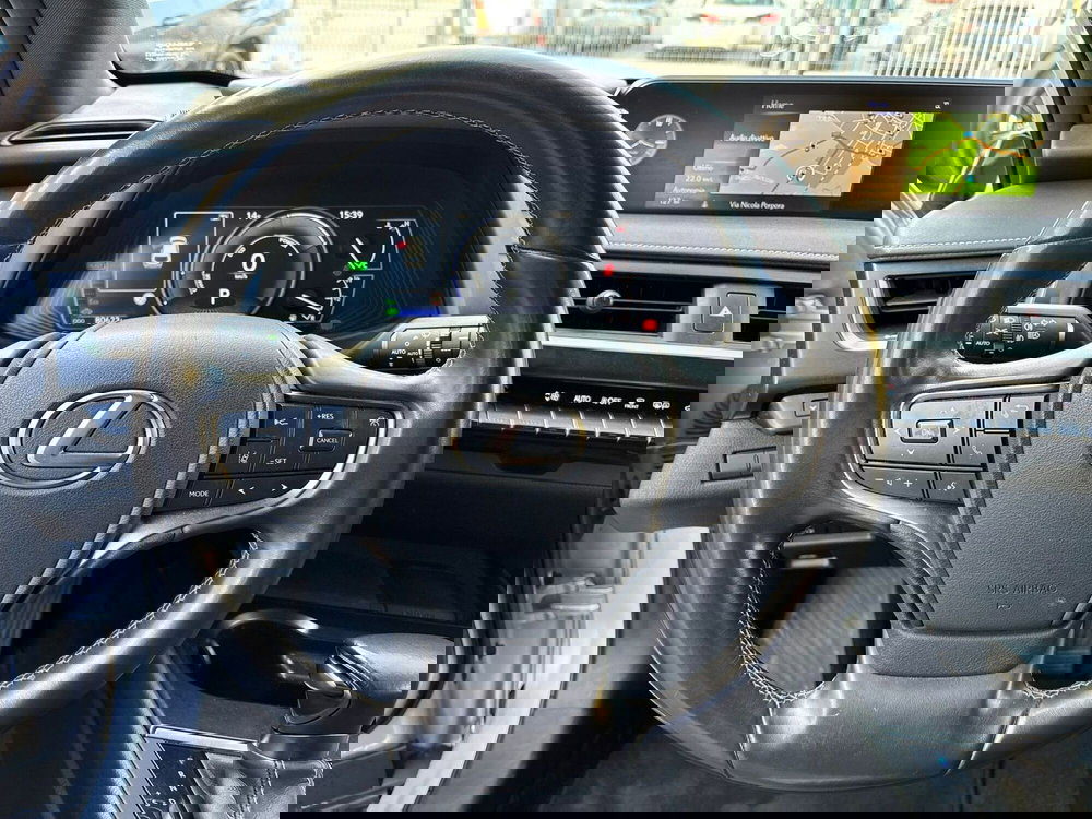 Lexus UX usata a Modena (9)