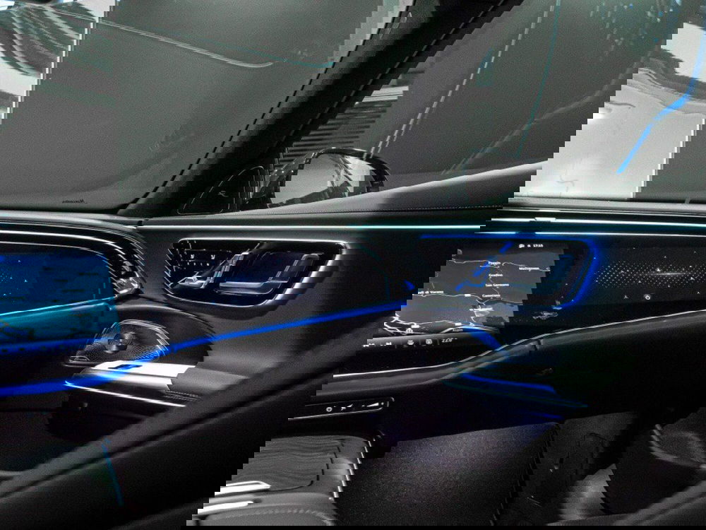 Mercedes-Benz Classe E nuova a Ancona (19)