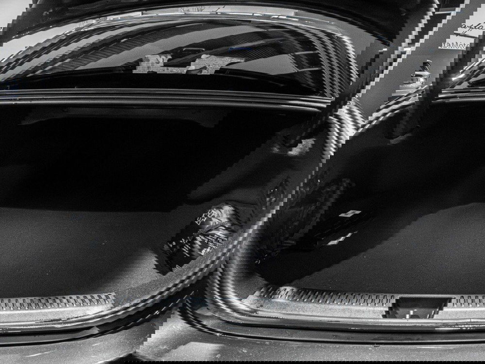 Mercedes-Benz Classe E nuova a Ancona (9)