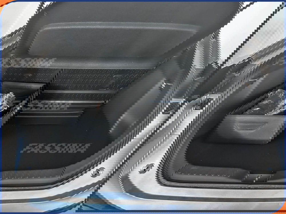 Toyota Toyota C-HR nuova a Milano (11)