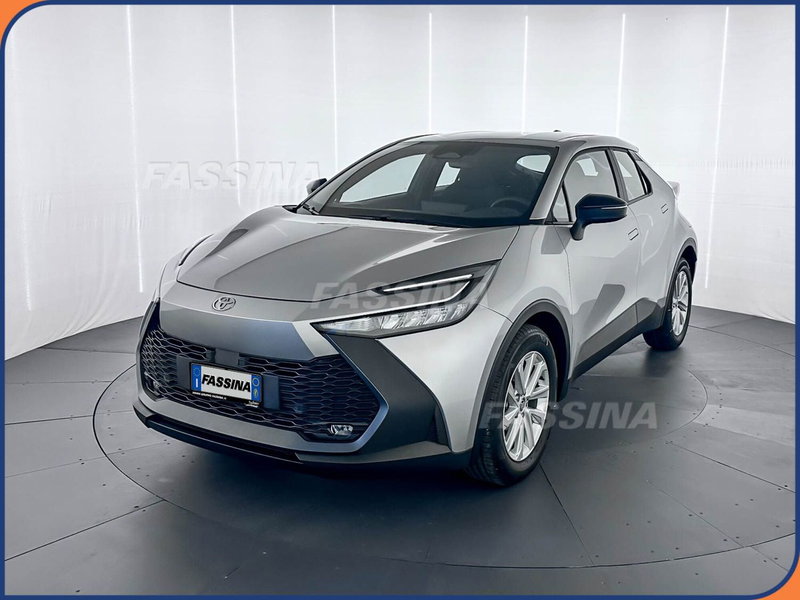 Toyota Toyota C-HR nuova a Milano (3)