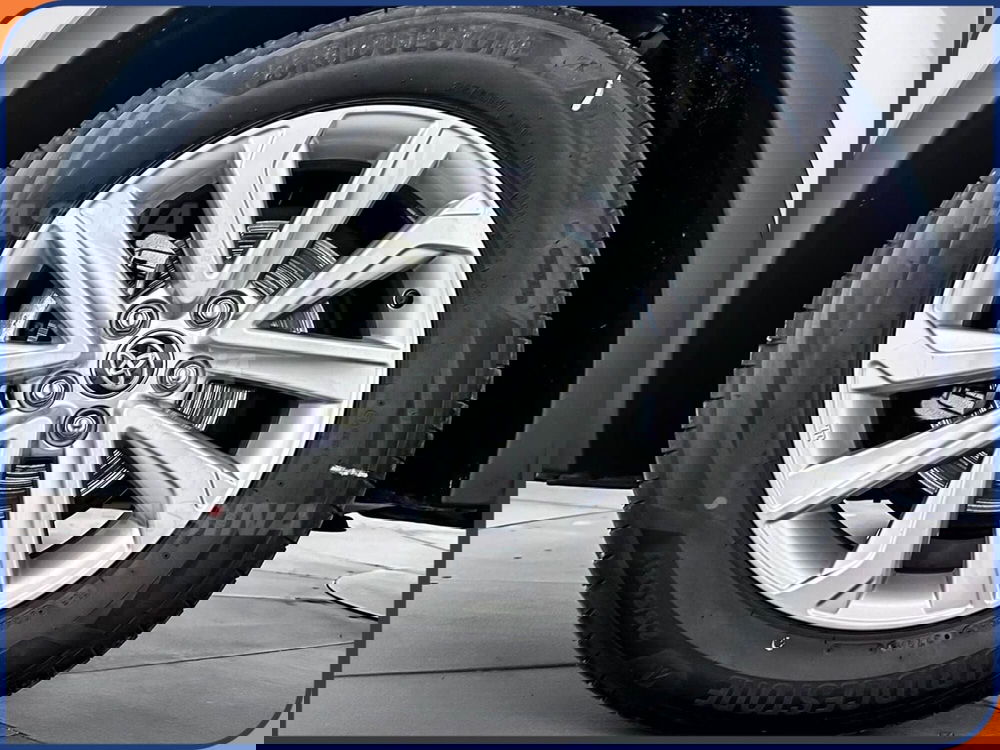 Toyota Toyota C-HR nuova a Milano (7)