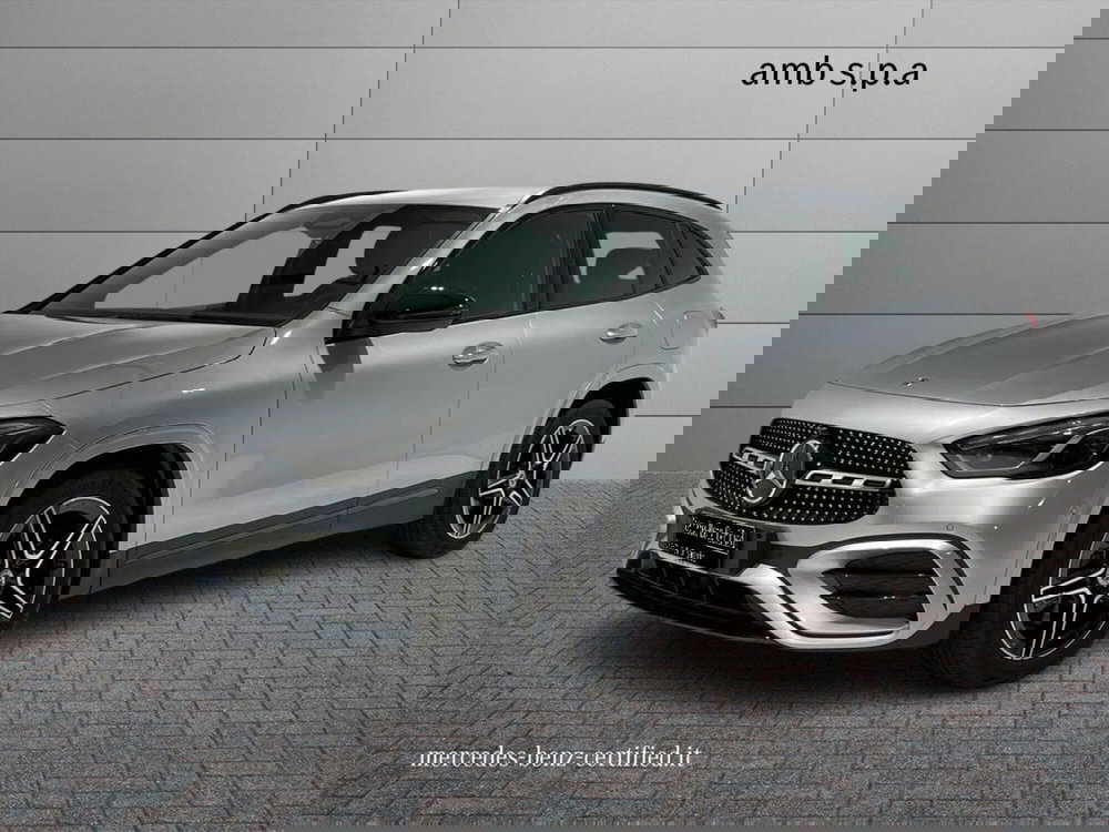 Mercedes-Benz GLA SUV nuova a Napoli