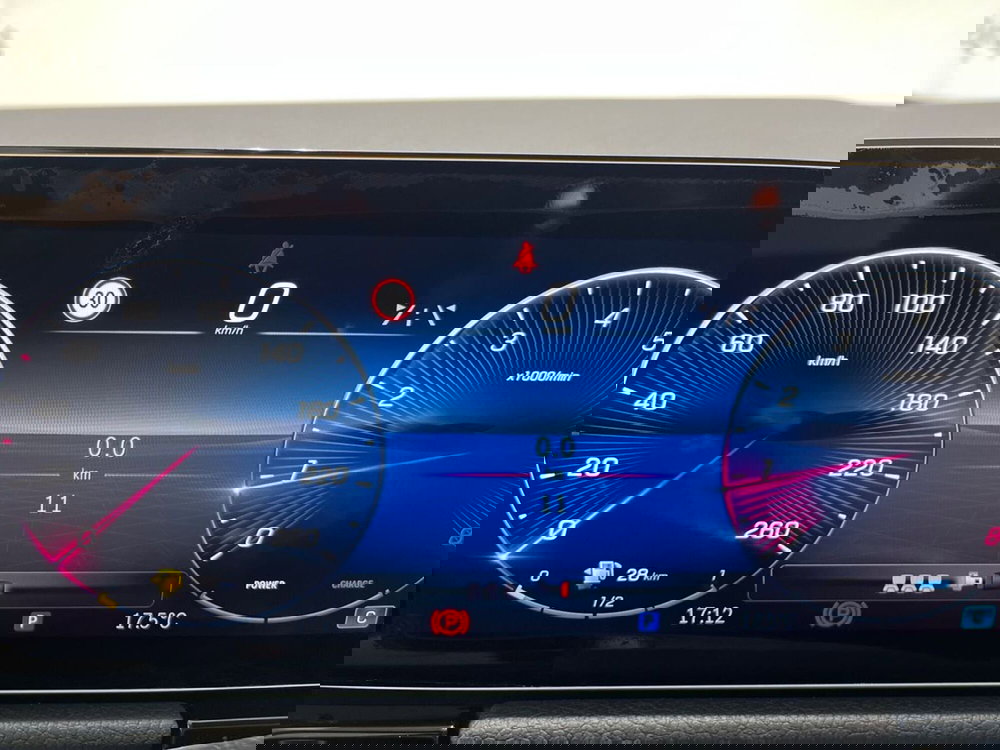 Mercedes-Benz GLA SUV nuova a Napoli (13)