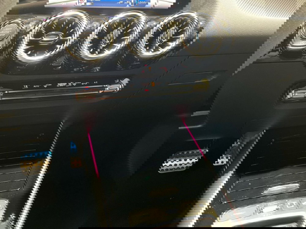 Mercedes-Benz GLA SUV nuova a Napoli (14)