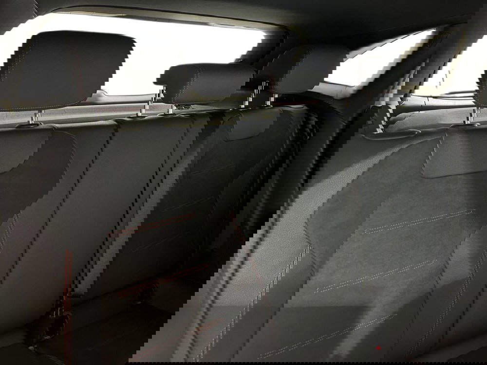 Mercedes-Benz GLA SUV nuova a Napoli (16)