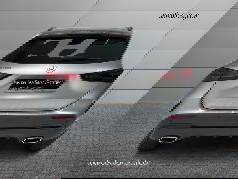 Mercedes-Benz GLA SUV nuova a Napoli (4)