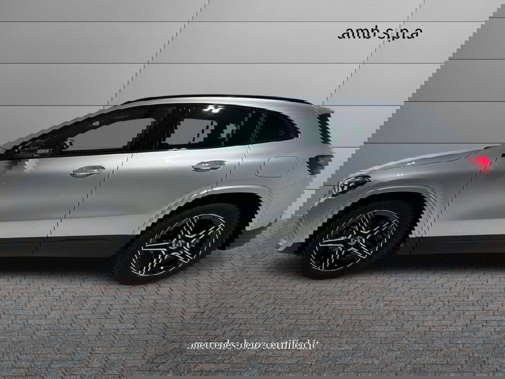 Mercedes-Benz GLA SUV nuova a Napoli (6)