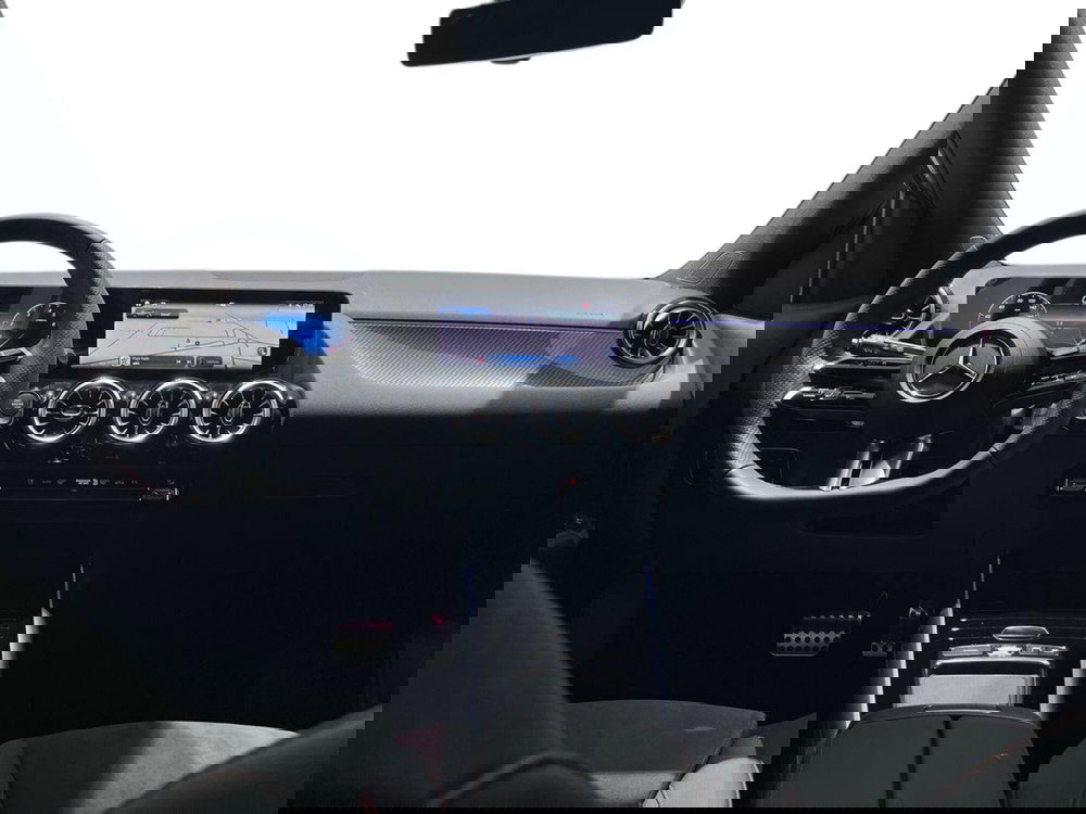 Mercedes-Benz GLA SUV nuova a Napoli (9)