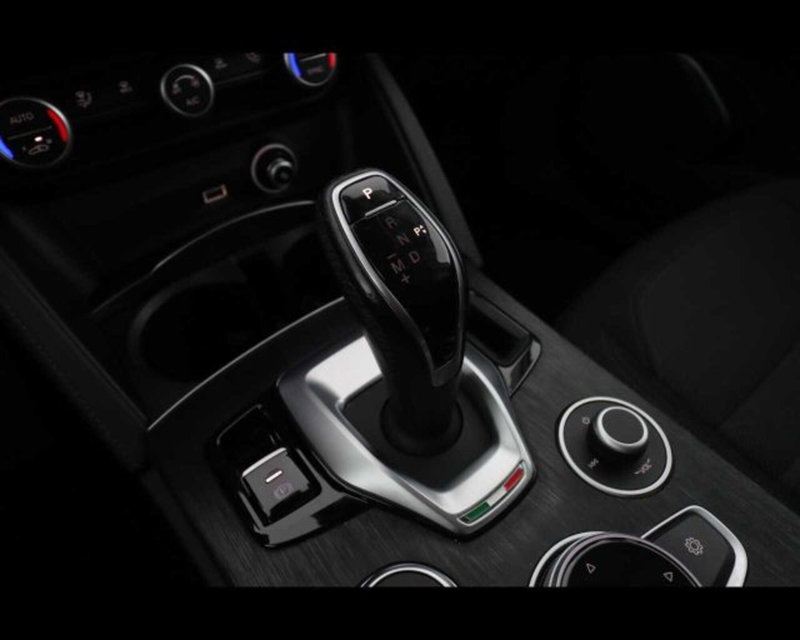 Alfa Romeo Stelvio usata a Bologna (15)