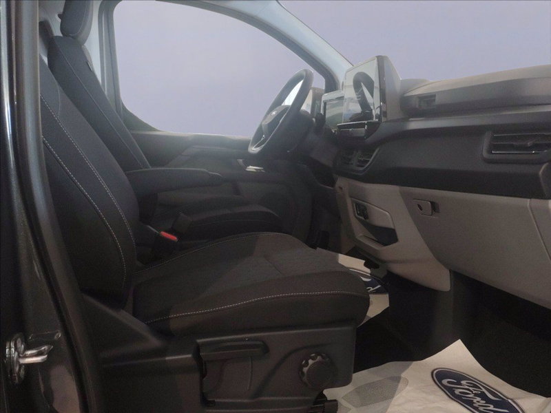 Ford Tourneo Custom nuova a Milano (5)