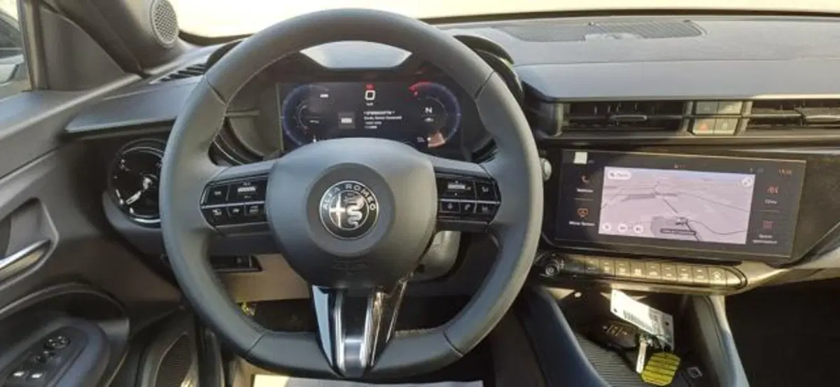 Alfa Romeo Junior nuova a Padova (14)