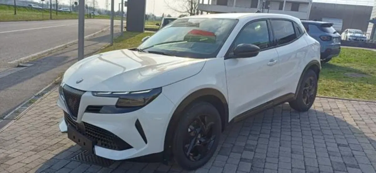Alfa Romeo Junior nuova a Padova (2)
