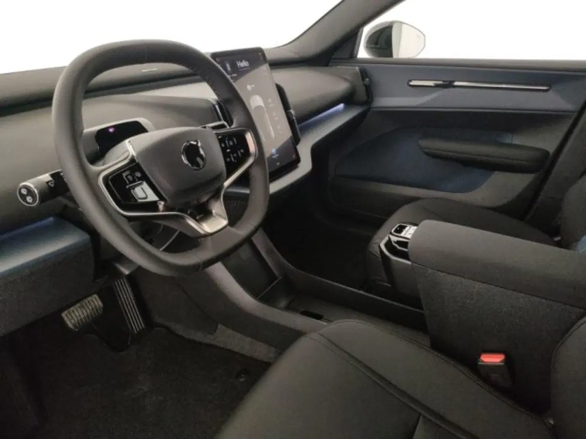 Volvo EX30 nuova a Modena (9)