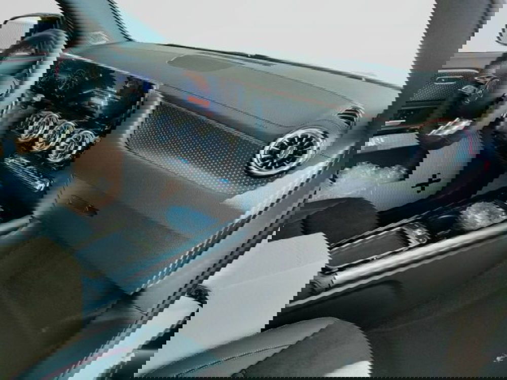 Mercedes-Benz EQA nuova a Teramo (13)