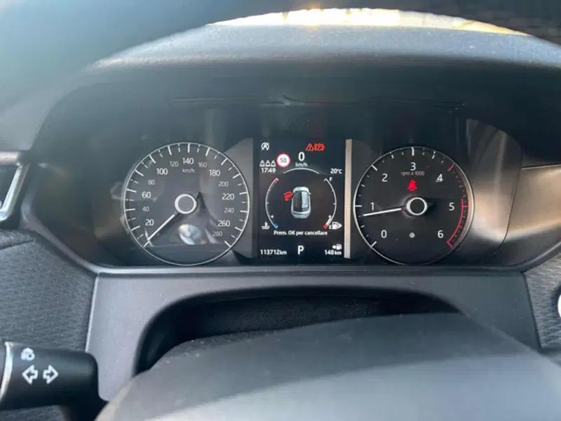 Land Rover Range Rover Velar usata a Lucca (8)