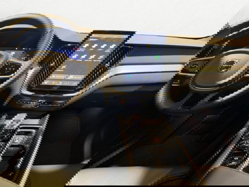 Volvo XC60 nuova a Udine (11)