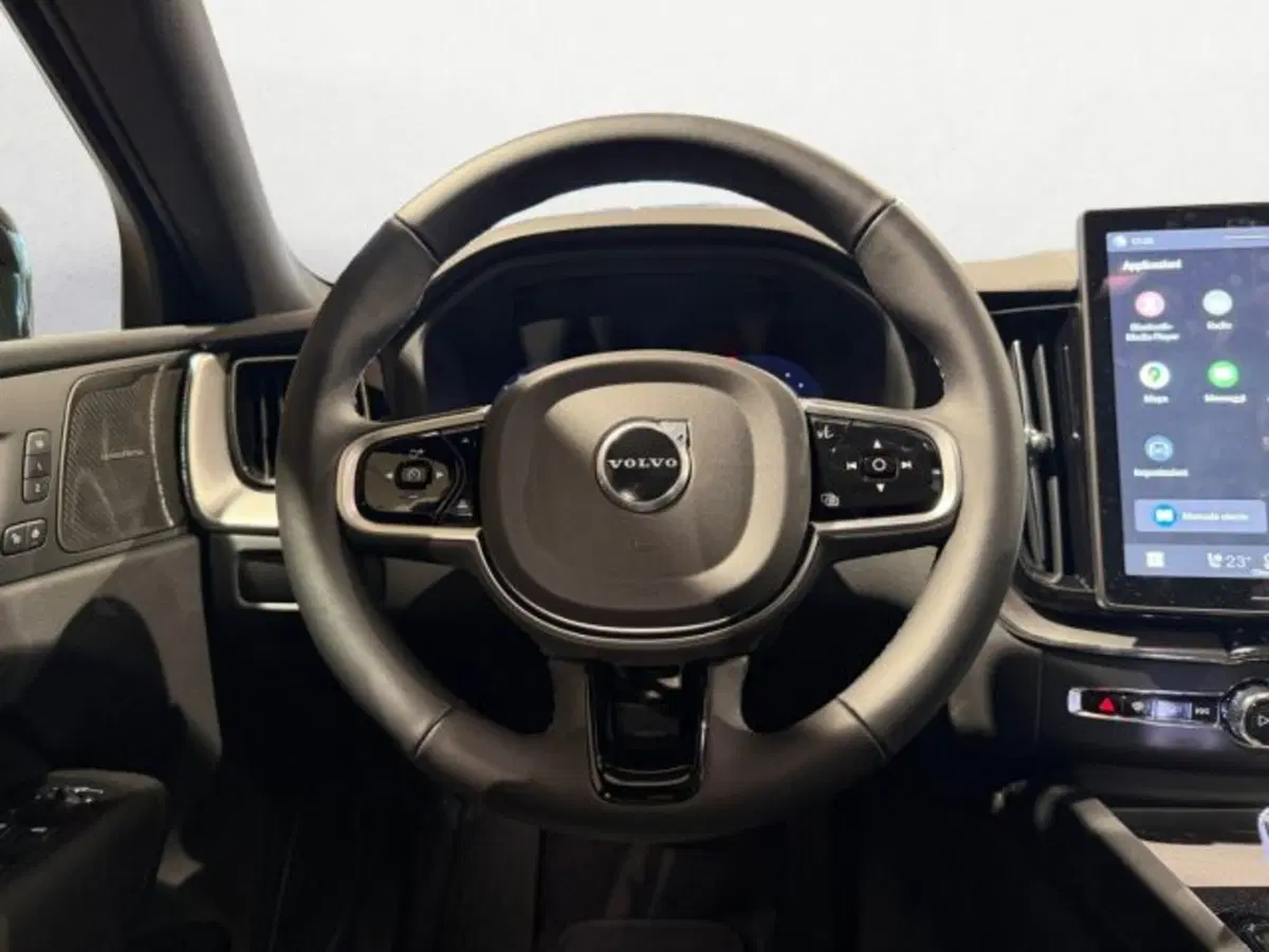 Volvo XC60 nuova a Udine (13)