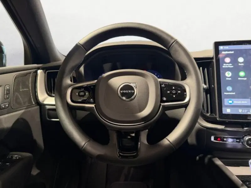 Volvo XC60 nuova a Udine (12)