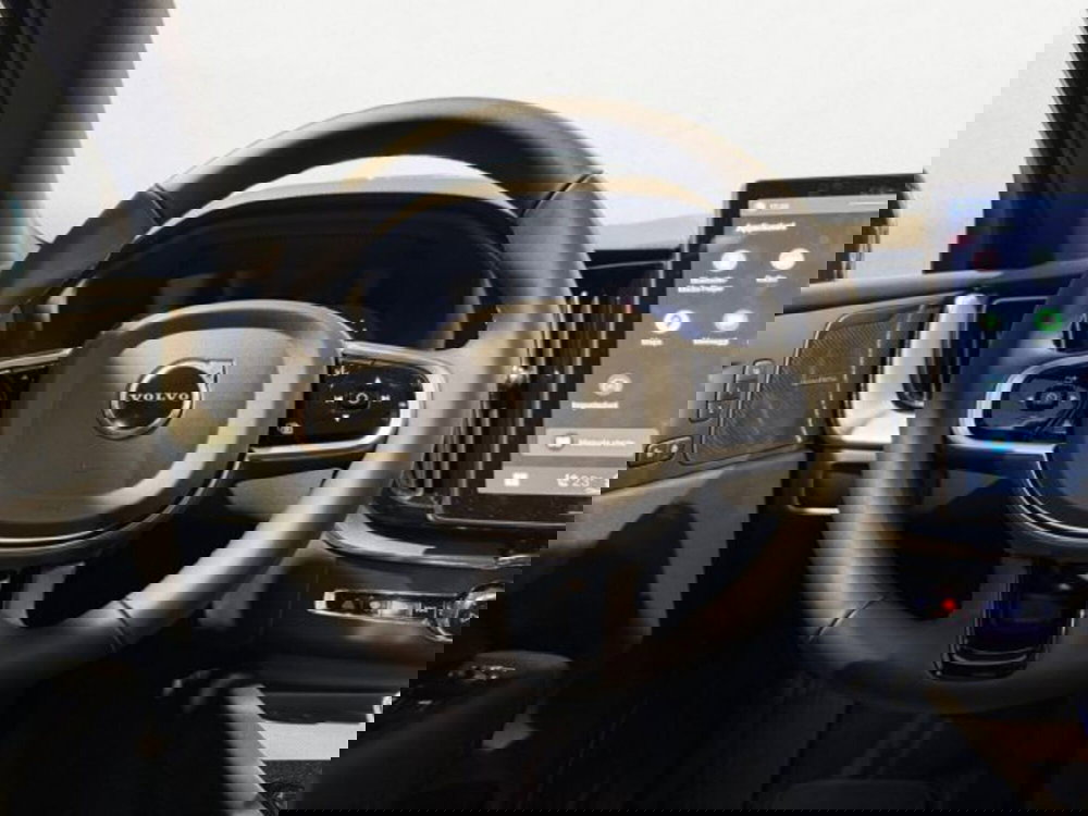 Volvo XC60 nuova a Udine (12)