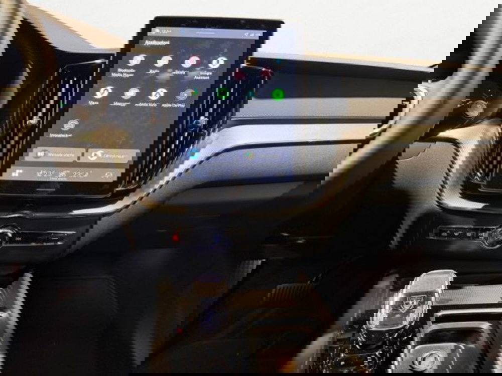 Volvo XC60 nuova a Udine (13)