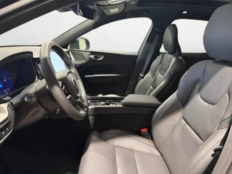 Volvo XC60 nuova a Udine (9)