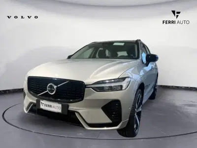 Volvo XC60 B5 AWD automatico Ultimate Dark nuova a Tavagnacco
