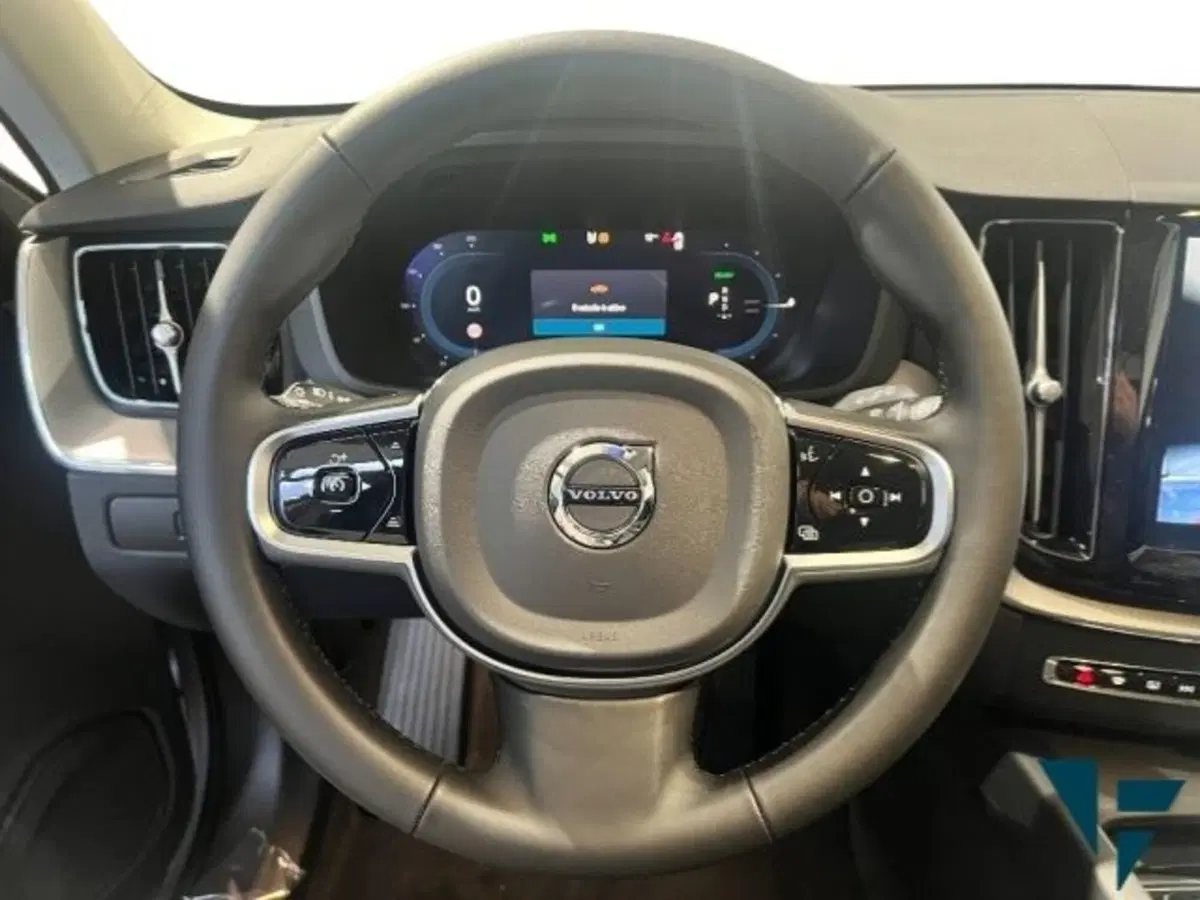 Volvo XC60 nuova a Udine (6)