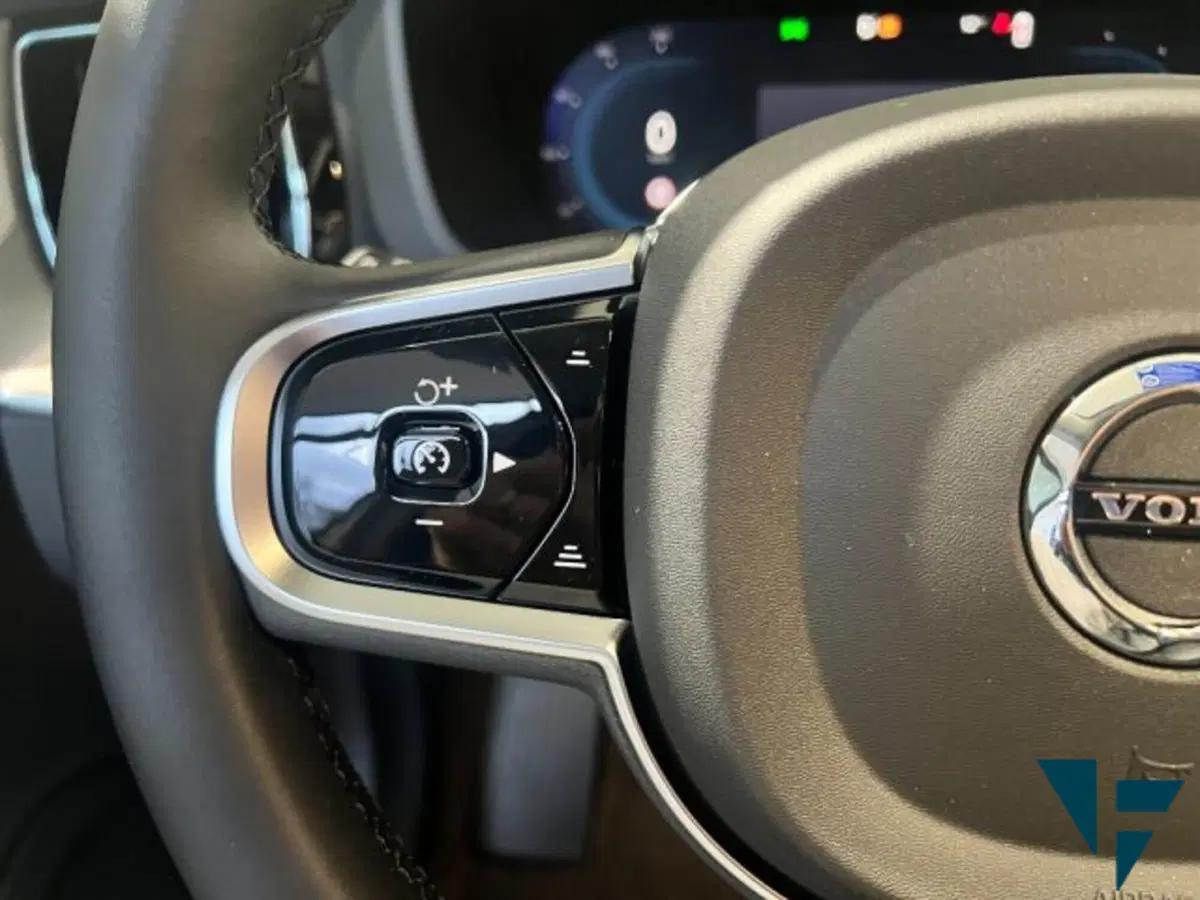Volvo XC60 nuova a Udine (7)