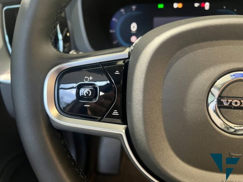 Volvo XC60 nuova a Udine (6)