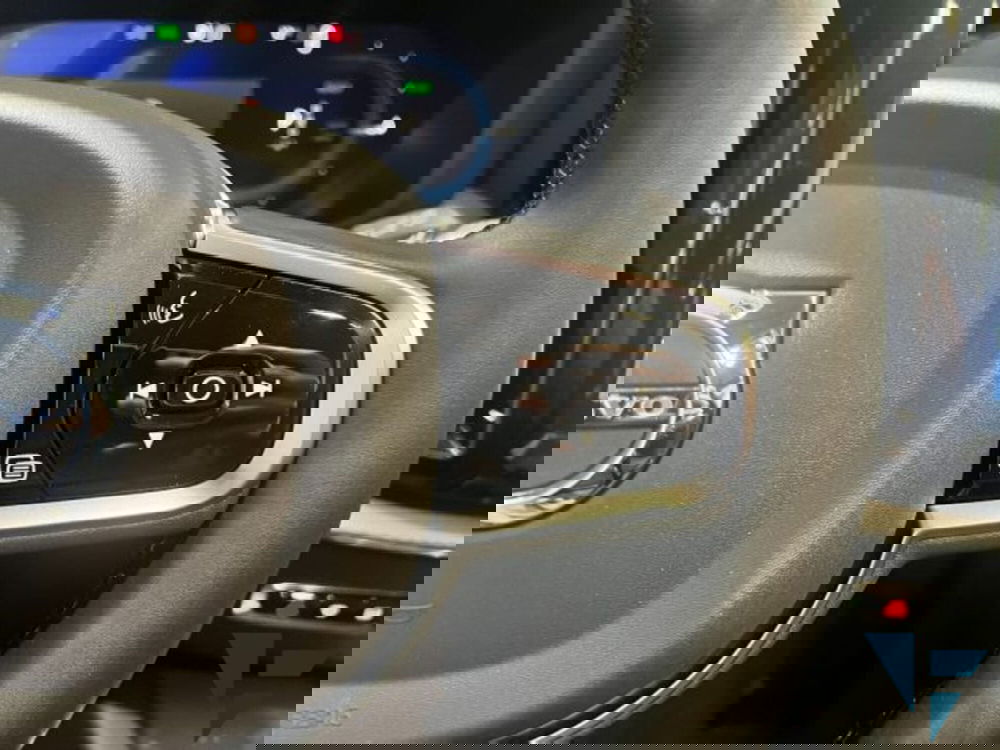 Volvo XC60 nuova a Udine (7)