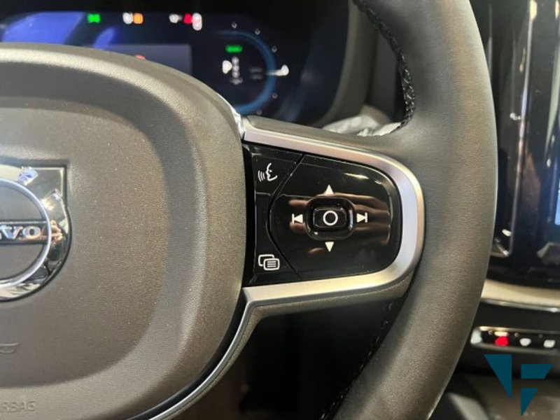 Volvo XC60 nuova a Udine (7)