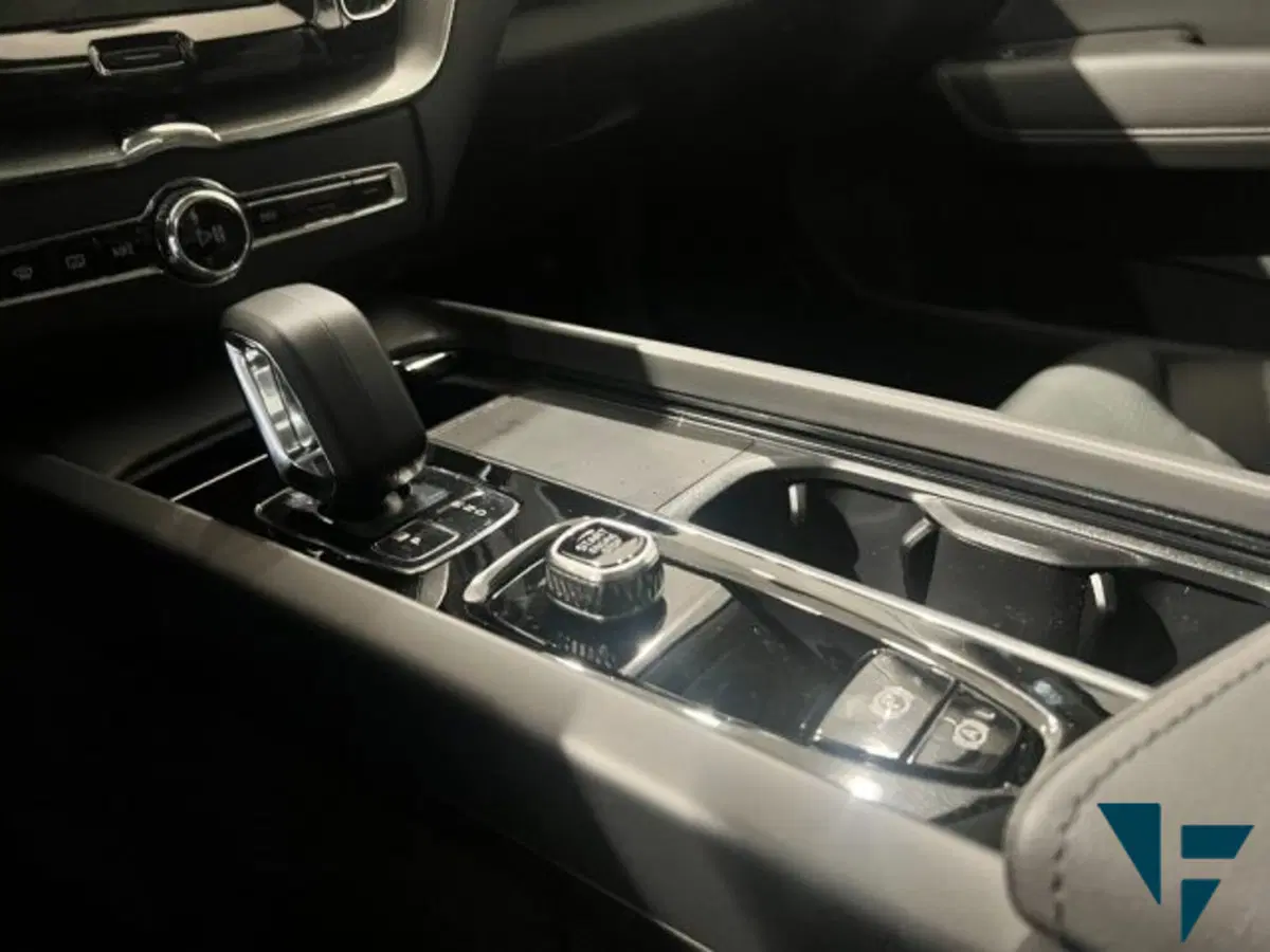 Volvo XC60 nuova a Udine (10)