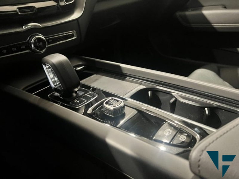 Volvo XC60 nuova a Udine (9)