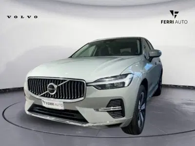 Volvo XC60 2.0 b5 mhev Core awd auto nuova a Tavagnacco