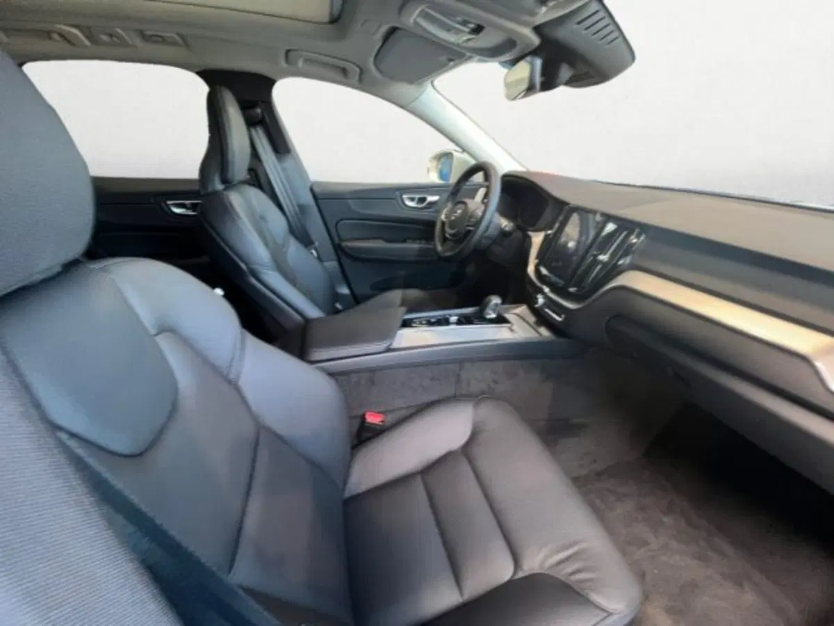Volvo XC60 nuova a Udine (12)