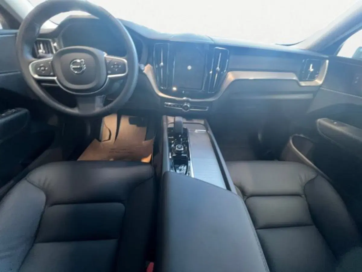 Volvo XC60 nuova a Udine (13)