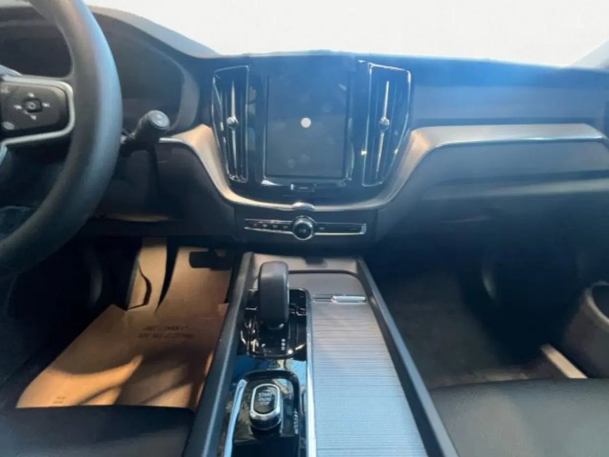 Volvo XC60 nuova a Udine (15)