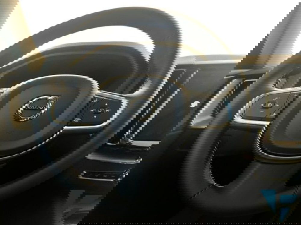 Volvo XC60 nuova a Udine (8)