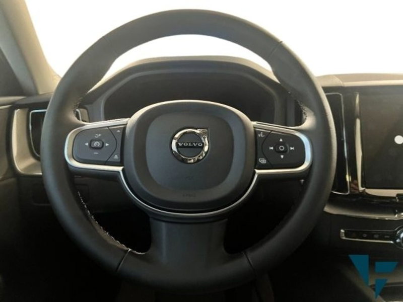 Volvo XC60 nuova a Udine (8)