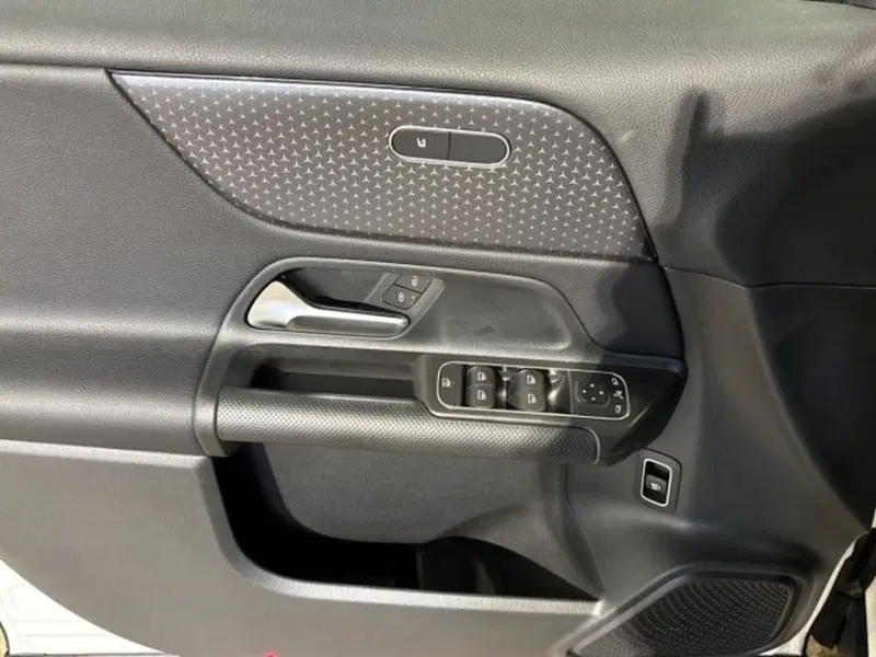 Mercedes-Benz GLB nuova a Bologna (10)