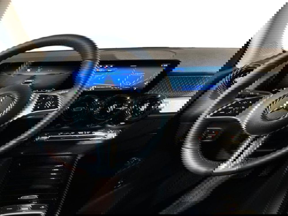 Mercedes-Benz GLB nuova a Bologna (14)