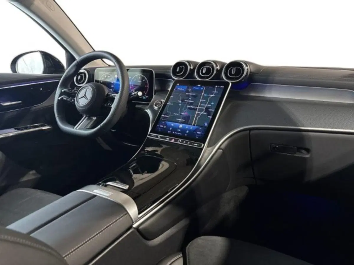 Mercedes-Benz GLC nuova a Bologna (15)